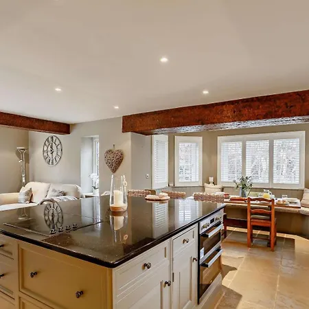 5 Bed In Leeds Oc-91355