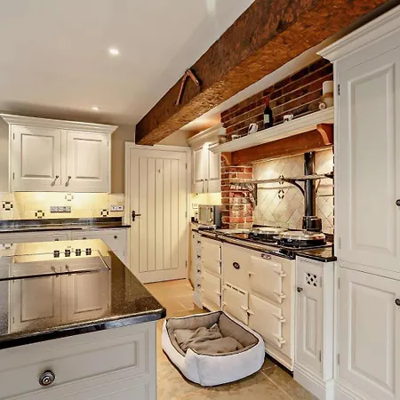 5 Bed In Leeds Oc-91355
