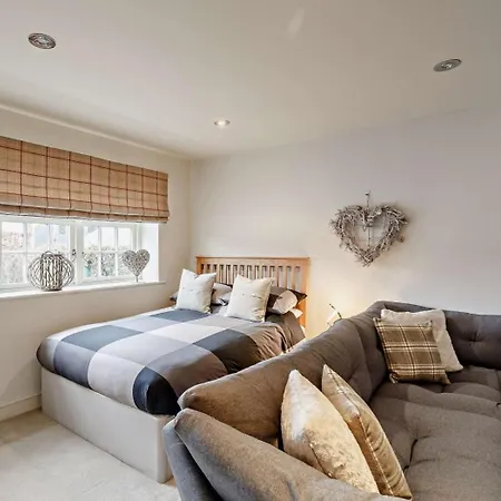 5 Bed In Leeds Oc-91355