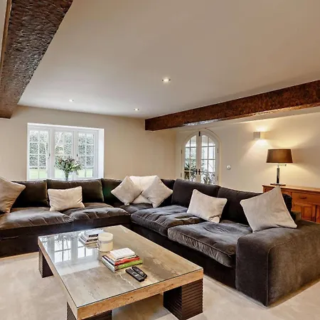 5 Bed In Leeds Oc-91355 * Sherburn in Elmet
