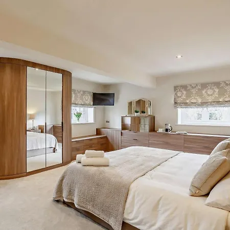 5 Bed In Leeds Oc-91355 Sherburn in Elmet