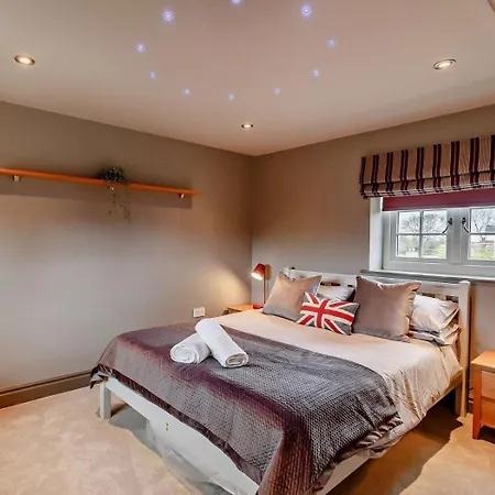 5 Bed In Leeds Oc-91355 * Sherburn in Elmet