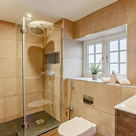 5 Bed In Leeds Oc-91355 *